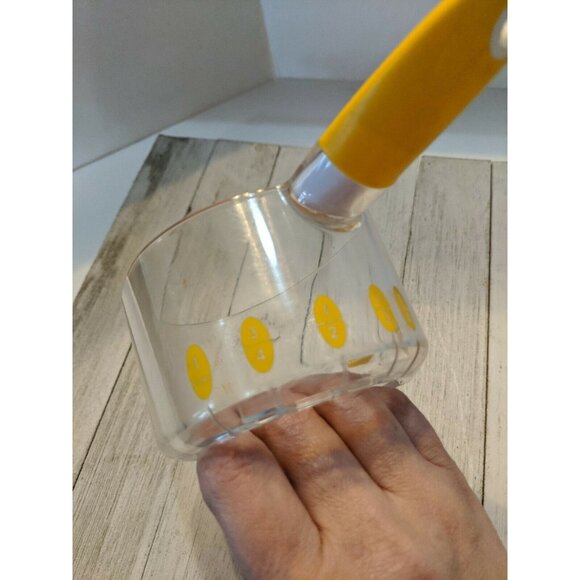 Adjustable Wilton 1/8 Cup to 1 Cup Measuring Scoop Cup Yellow - Picture 8 of 9